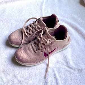 Tennis Nike Free Rn!  Rosé